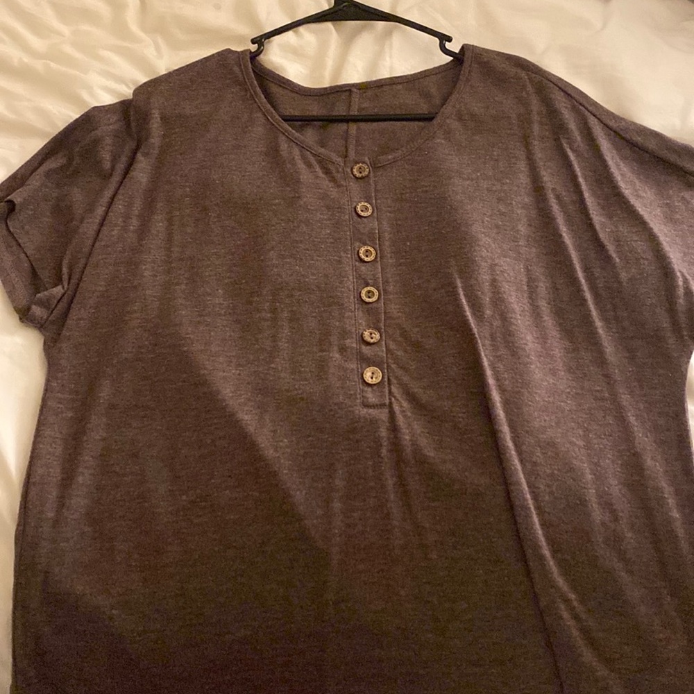 Loose fitted top (able to be knotted at bottom)